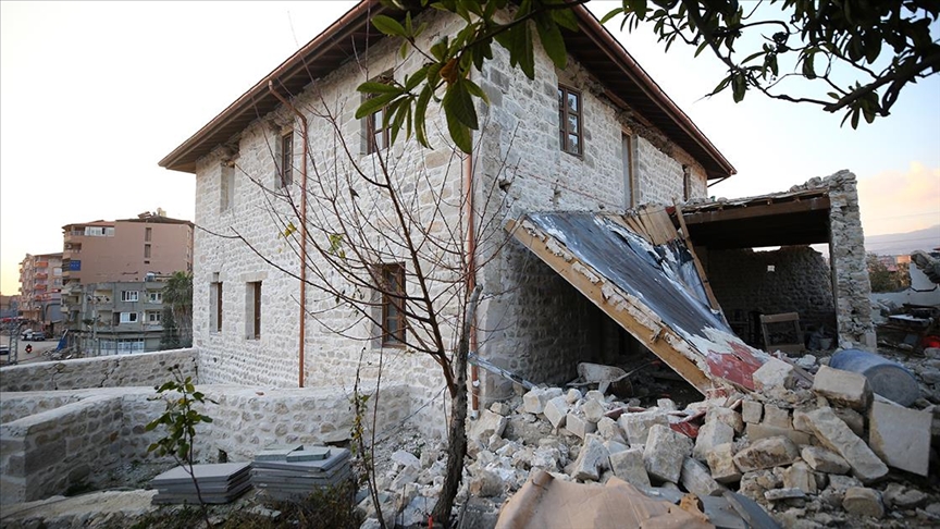 Depremde Hatay'daki İngiliz Protestan Mektebi de hasar gördü