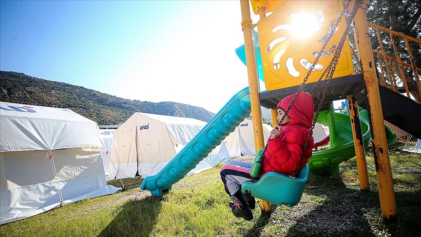 Özel okullar, depremden etkilenen 20 bin öğrenci için 68 ildeki okullarda ücretsiz kontenjan açtı