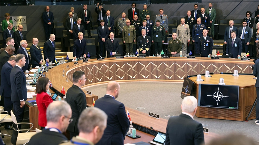 NATO ministers commemorate Türkiye quake victims in minute of silence