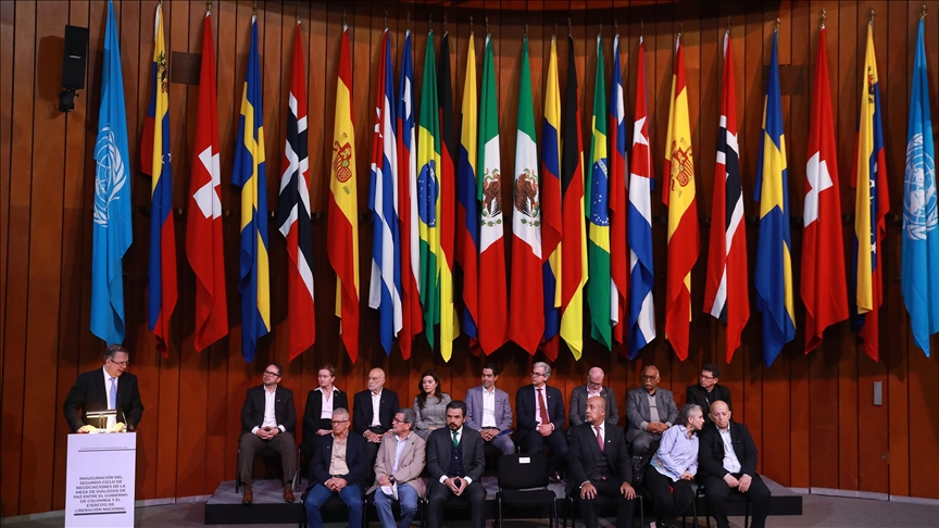 Colombia y ELN reanudan diálogos de paz en México
