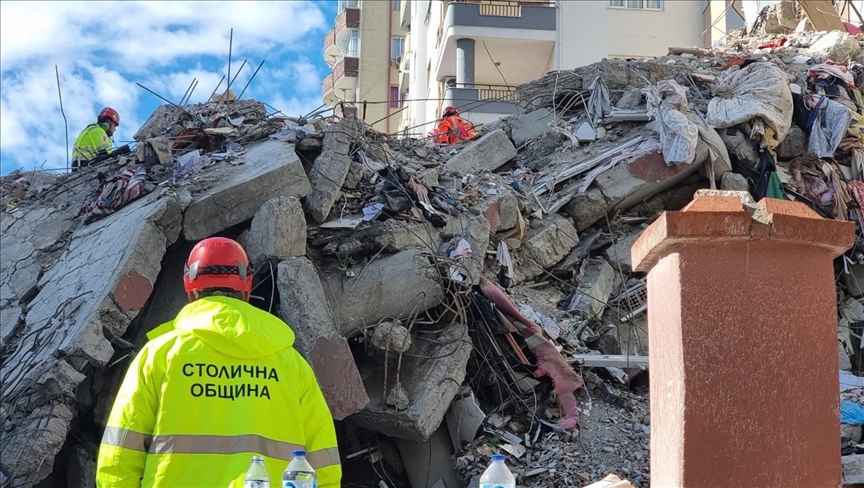 Over 100 Bulgarians take part in rescue work after deadly quakes in Türkiye