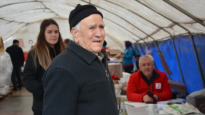 Umre parasını bağışlayan Balıkesirli Mehmet Amca, deprem bölgesi için yardım çağrısında bulundu