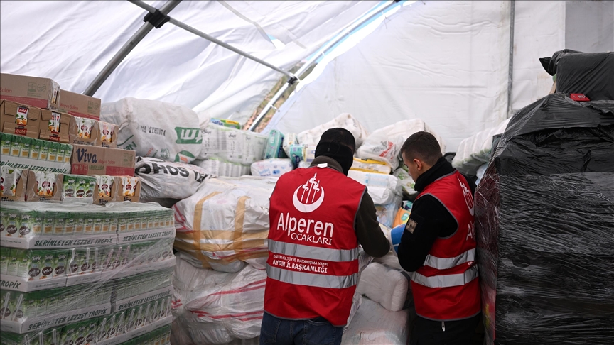 Alperenler deprem bölgesinde arama kurtarma ve yardım çalışmalarına katılıyor