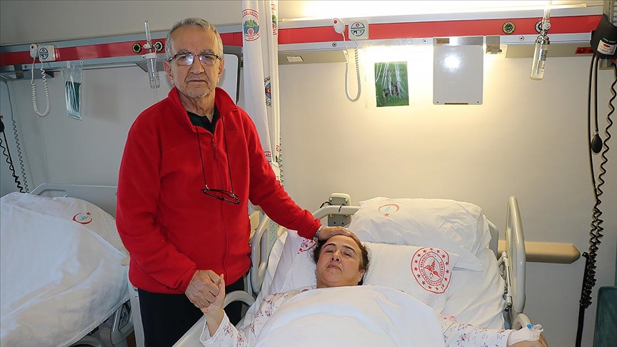 Enkaz altında 9 saat kalan 55 yaşındaki Figen Zorba: Perdeden akan suları emerek bir süre idare ettim