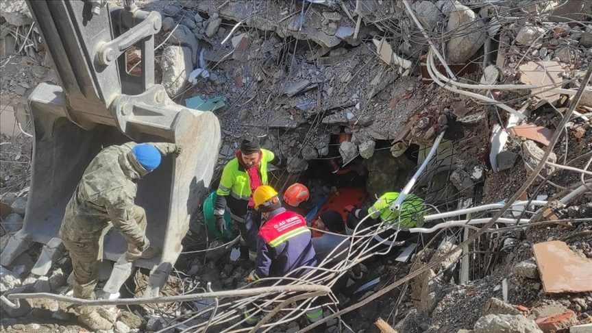 74-летнюю жительницу Кахраманмараша спасли на 227-й час после землетрясения