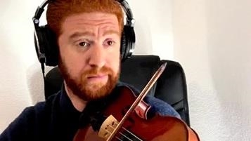 Renowned violinist Layth Sidiq plays for quake victims in Türkiye