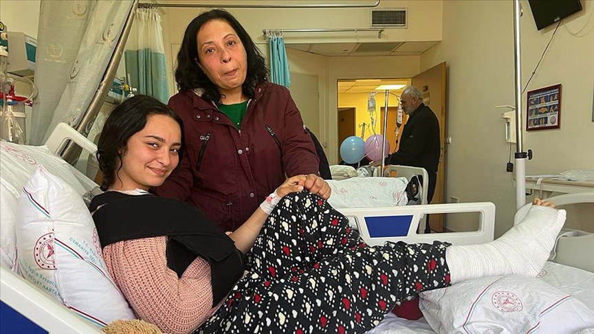 Depremde enkaz altında kalan anne ile kızı: Birbirimize olan sevgimiz güç verdi