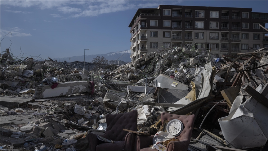 Pearl Jam raffles off signed poster to raise quake relief money for Türkiye, Syria