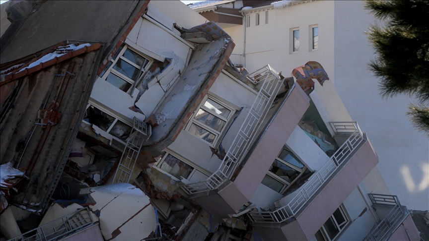 Romanian football legends Hagi, Popescu send aid to quake-hit Türkiye