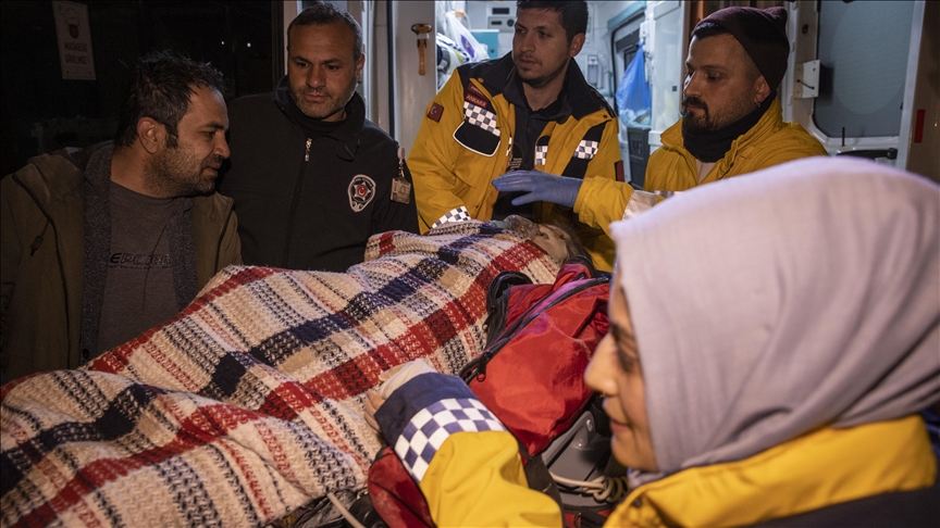 Kahramanmaraş'ta enkaz altında kalan kadın depremin 257. saatinde kurtarıldı