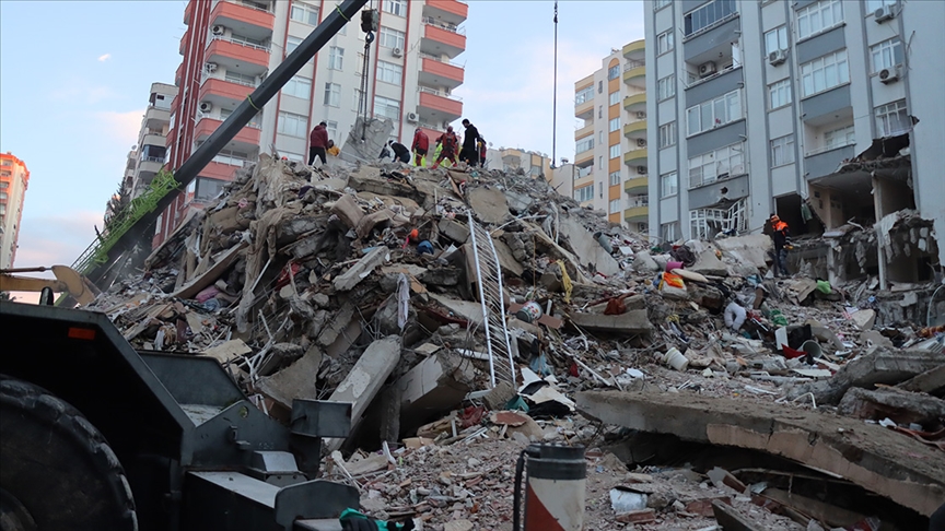 Adana'da depremlerde yıkılan binalardaki kusurlara ilişkin tutuklu sayısı 12'ye yükseldi