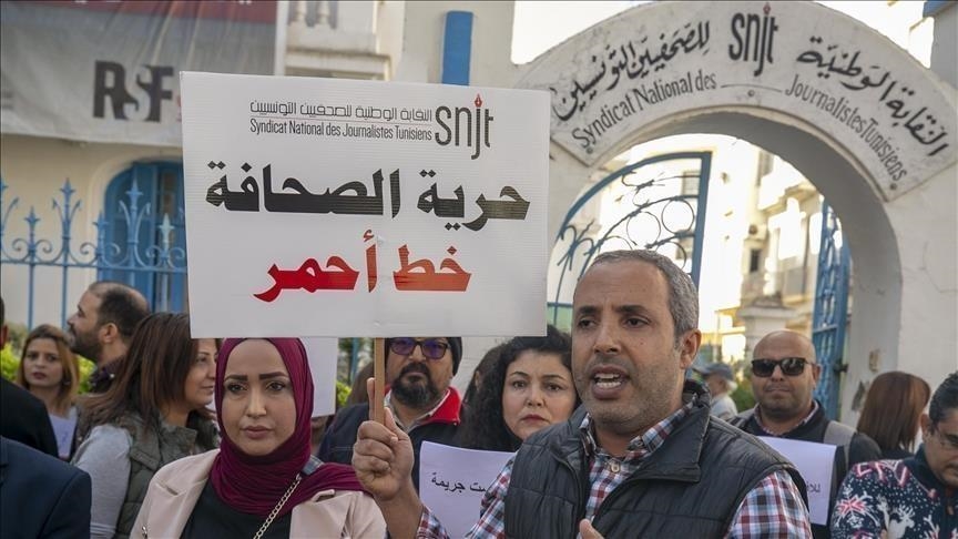 Tunisie : des dizaines de journalistes manifestent contre le « musellement des médias »