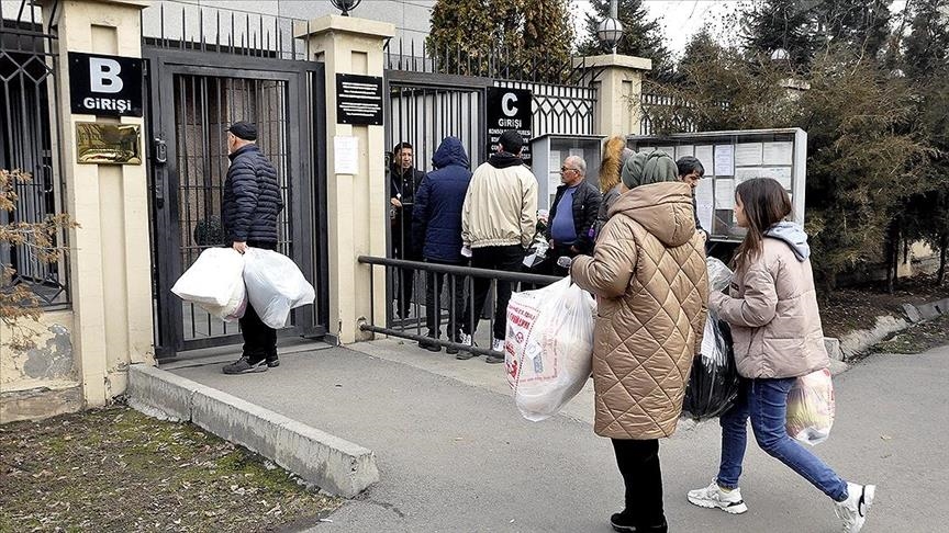 В Кыргызстане продолжается сбор помощи для жителей зоны бедствия в Турции