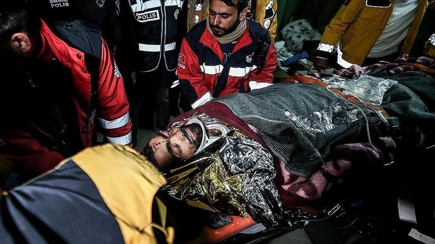 В Турции мужчину спасли из-под завалов спустя 278 часов 