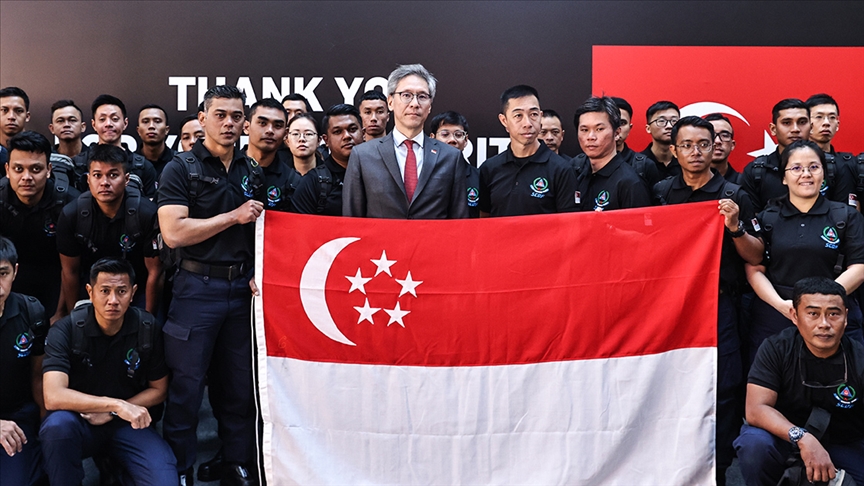 Singapurlu 68 kişilik arama kurtarma ekibi alkışlarla ülkelerine uğurlandı