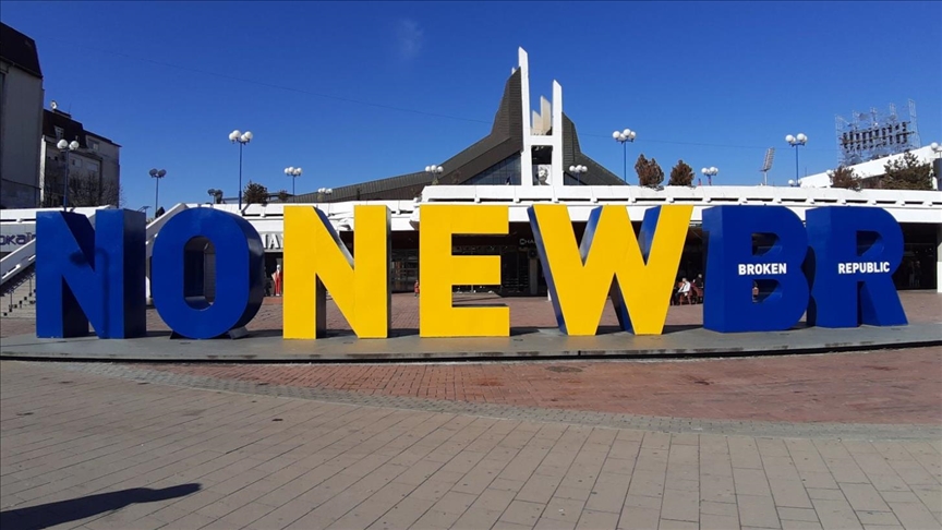Monumenti simbol i pavarësisë "New Born" me mesazh kundër "copëtimit" të Kosovës