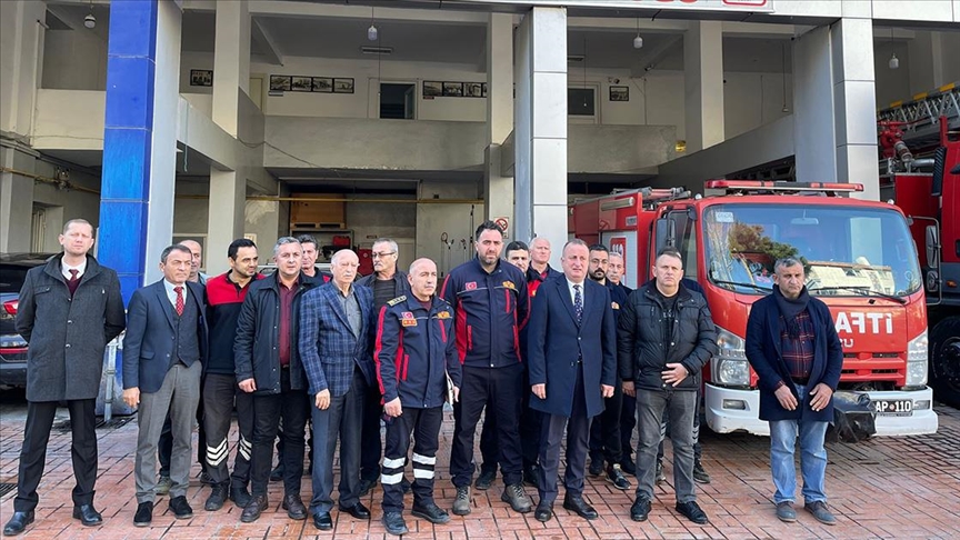 Sinop'tan deprem bölgesine giden itfaiye ekipleri enkazdan 6 kişiyi kurtardı