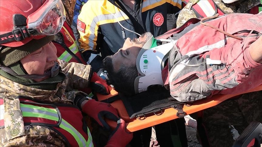 Чудо во Туркије: 296 часа по земјотресот спасени три лица, меѓу кои едно дете