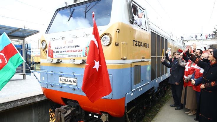 В Турцию из Азербайджана прибыл поезд с гуманитарной помощью