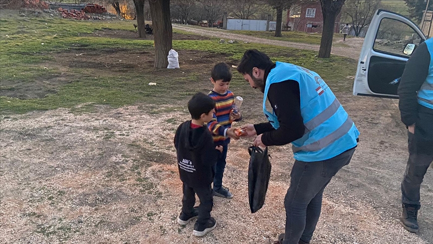 Avusturyalı gurbetçilerden deprem bölgesinde 10 tır gıda yardımı