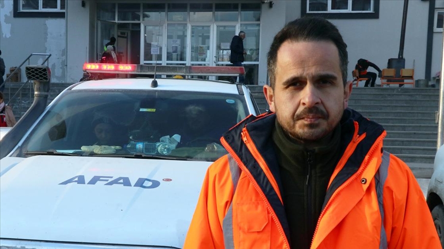 Elbistan'da 4 bin 500 personel 895 araçla depremin izleri silinmeye çalışılıyor