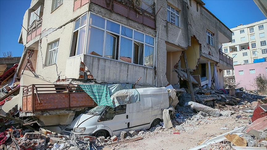 Sigorta eksperleri hasar tespit çalışmaları için deprem bölgesinde Sigorta eksperleri hasar tespit çalışmaları için deprem bölgesinde