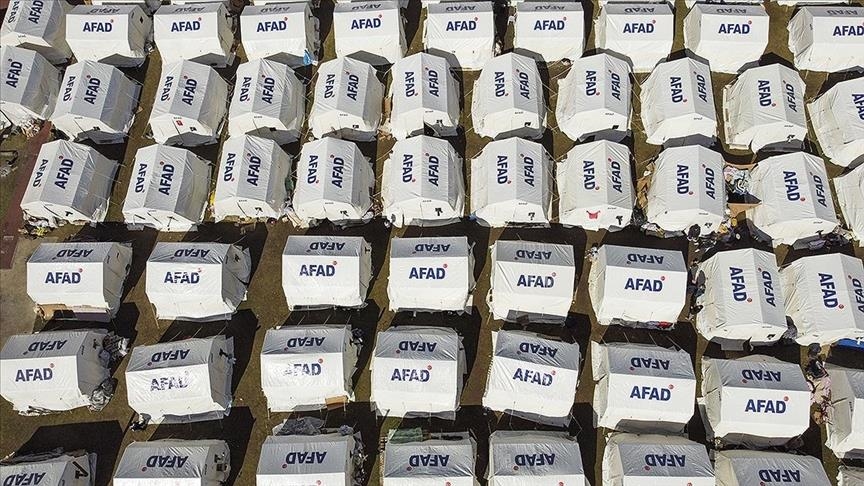 AFAD: В зоне бедствия в Турции установлено свыше 300 тыс. палаток