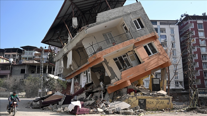 Bakan Kurum: 156 bin binanın yıkık, acil yıkılacak ve ağır hasarlı olduğu tespitini yaptık