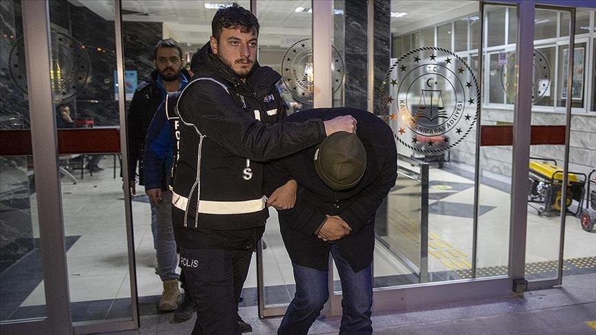 В Турции арестованы 160 лиц, причастных к строительству обрушившихся зданий