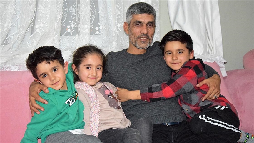 Rahatsızlığı nedeniyle ağırlık kaldıramayan afetzede: Ben 10 kiloyu kaldıramam,iki torunumu kucaklamışım