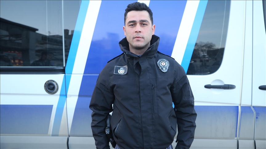 Hero cop saves 8-year-old boy from drowning in Türkiye
