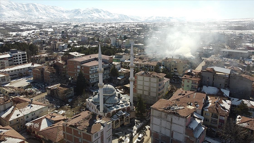 Doğanşehir'de depremin neden olduğu yıkım dronla görüntülendi