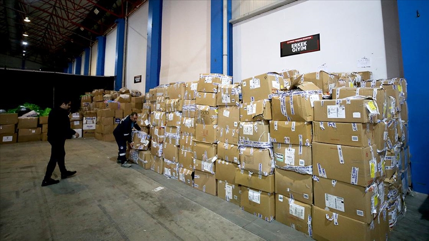 Mersin'deki fuar alanı deprem yardımları için lojistik üssüne dönüştü