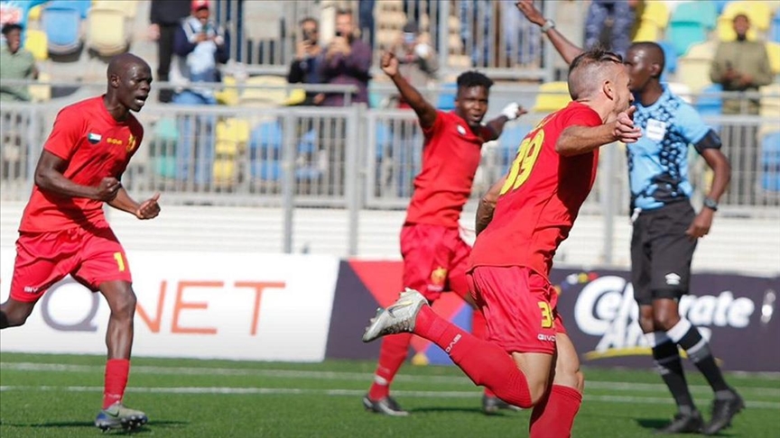 قدم.. المريخ السوداني يجتاز شباب بلوزداد بهدف البرازيلي لويز