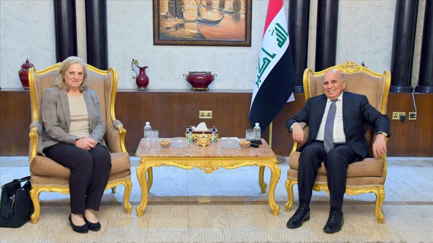 The Foreign Minister of Iraq discusses with the Ambassador of Washington regional and international issues