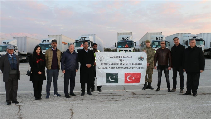 Truck convoy from Pakistan carrying aid for quake victims arrives in Türkiye