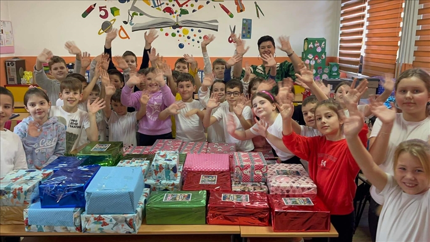 Plemenita akcija: Učenici Tuzlanskog kantona prikupili hiljade paketića za djecu u Turkiye i Siriji