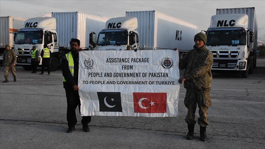 Pakistan'dan gönderilen 20 yardım tırı depremden etkilenen Malatya'ya ulaştı