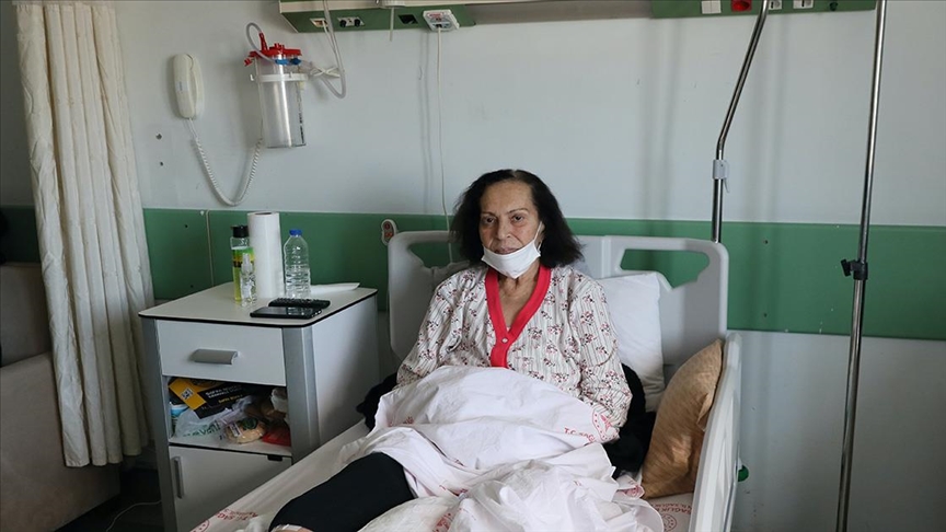 Enkazdan 3 gün sonra kurtarılan kadın eşini kaybetmenin üzüntüsünü yaşıyor 