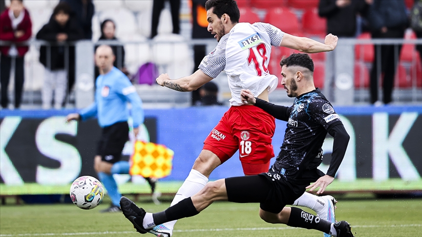 Süper Lig'de erteleme maçında Ümraniyespor ile Adana Demirspor berabere kaldı
