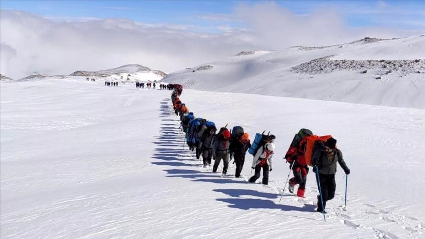 Альпинисты в Турции совершат восхождение на Эрджиес в память о жертвах землетрясений