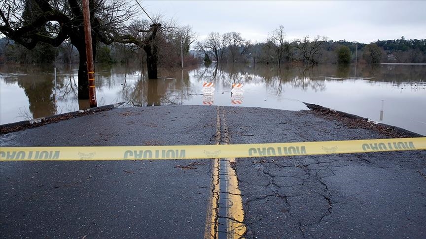 Heavy rain, snowstorm disrupt life in US state of California