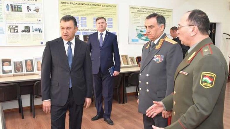 Премьер Таджикистана вручил награды вернувшимся из Турции спасателям