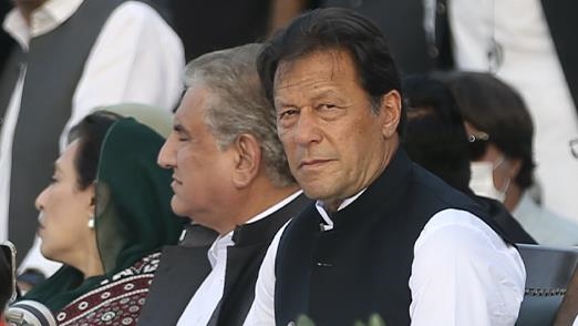 Court issues non-bailable arrest warrant for ex-Pakistani prime minister