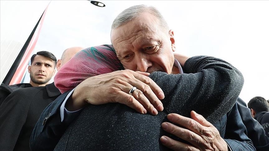 أردوغان يزور منطقة متضررة من الزلزال في "قهرمان مرعش"