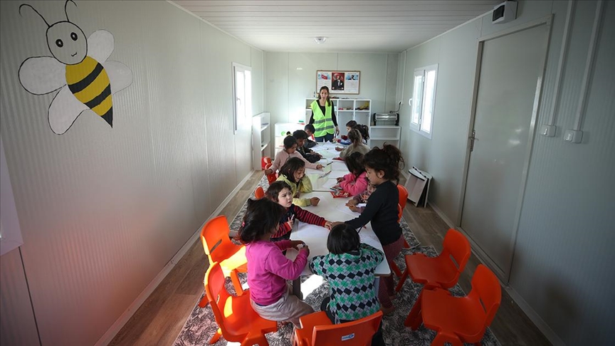 Diyarbakır'daki çadır kentte öğrenciler için "Mini Eğitim Kampüsü" oluşturuldu