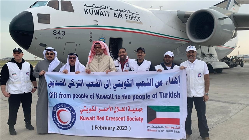 Kuwait envía su 13 avión con ayuda humanitaria a Türkiye