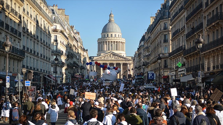 Fransa hükümetine göre 7 Mart'ta kitlesel greve gidilmesi ülke için en kötü senaryo olur