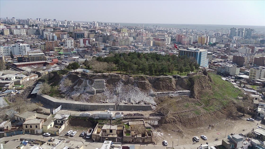 "Asrın felaketi"nde tarihi Siverek Kalesi de hasar gördü