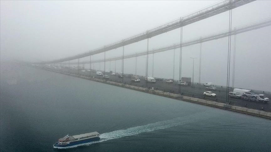 Suspended over heavy fog, maritime traffic in Istanbul Strait resumes